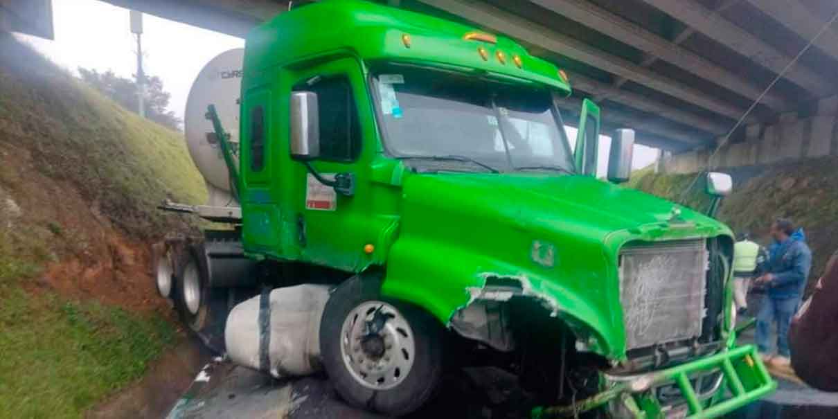 Fotos Tr Iler Choca Y Despedaza Auto En La Autopista M Xico Tuxpan