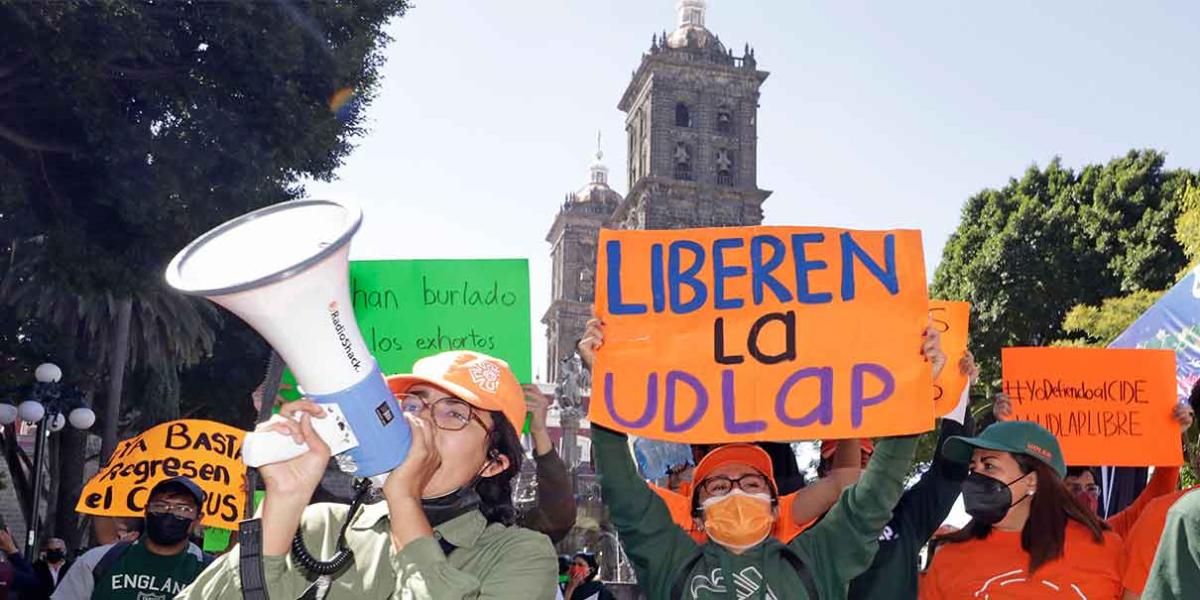 Alumnos y docentes Udlap exigen en el Congreso la devolución de Campus