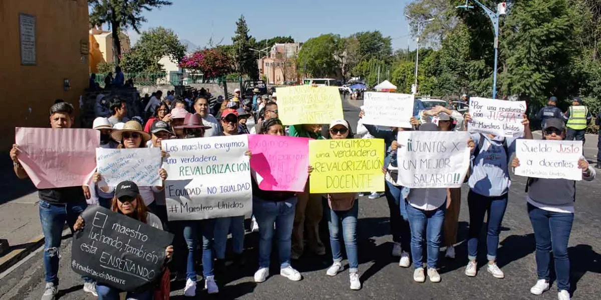 Otra manifestación magisterial, ahora por falta de pago retroactivo