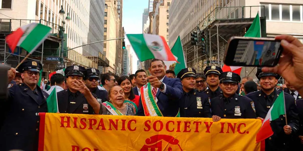 Armenta destaca el papel de los migrantes en desfile patriótico en Manhattan