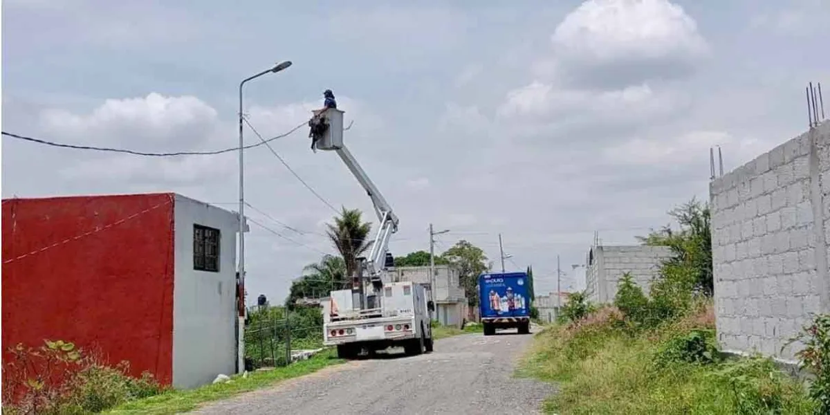 Ayuntamiento de Puebla continúa con mantenimiento de alumbrado público