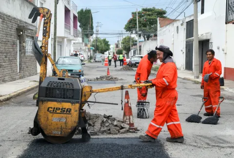 160 mdp para atender más de 300 mil baches en la capital poblana