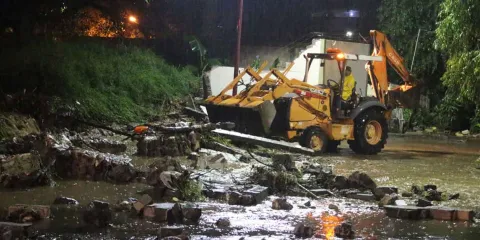 Tormenta derribó barda de la sede del Regimiento de Caballería de Atlixco
