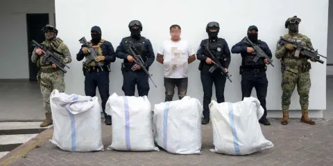 Detienen a hombre con cuatro costales llenos de marihuana en Totimehuacán