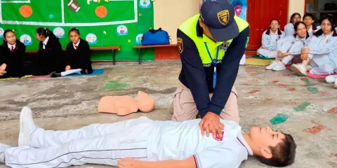Imparten talleres de primeros auxilios en escuelas de Huauchinango