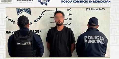 Policía de San Pedro Cholula frustra robo a comercio en Momoxpan