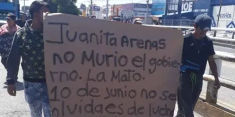 Caos vial en la zona del mercado Hidalgo; marcha la 28 de Octubre