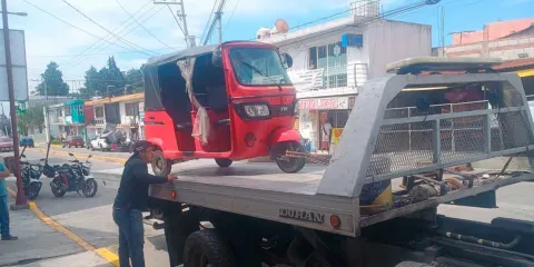 Dirección de Vialidad de Cuautlancingo asegura mototaxis que circulaban de manera irregular