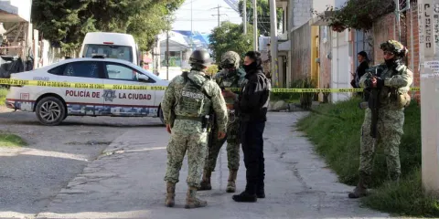 Encuentran cadáver de mujer maniatada y amordazada en colonia Universidades