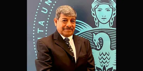 José Luis Salazar, el estudiante de 72 años que cursa Ciencias Políticas en la BUAP