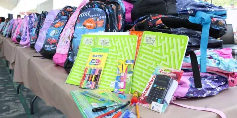 Ariadna Ayala fortalece la educación en Atlixco con entrega de útiles escolares