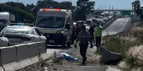 Ejecutan a dos hombres tras compra de auto en la autopista Puebla-Orizaba