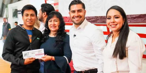 Más de 600 beneficiarios reciben la Beca Universal “Rita Cetina” en San Pedro Cholula