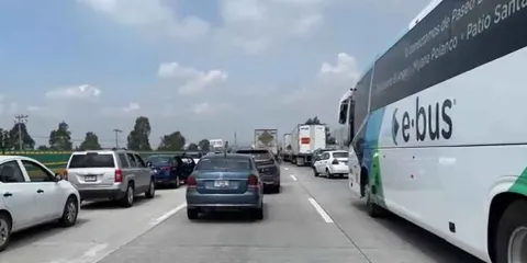Bloquean la caseta de San Marcos en la autopista México-Puebla, manifestantes denuncian extorsiones 