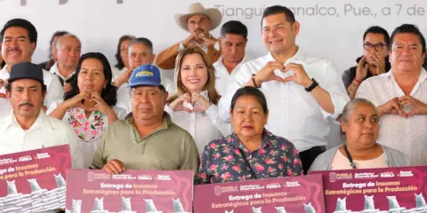 Productores de la región de Tianguismanalco  recibieron apoyos para el campo y obras