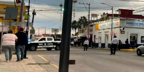 Autoridades investigan balacera en negocio de Huejotzingo; un hombre murió y una mujer resultó herida