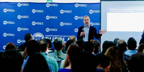 Conferencia de Lorenzo Córdova en Puebla aborda riesgos de regresión autoritaria