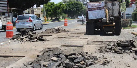 San Pedro Cholula fortalece mantenimiento vial con programa Bachetón