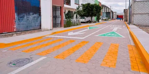 Entrega Lupita Cuautle adoquinamiento en San Bernardino Tlaxcalancingo