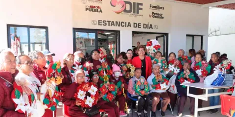 Tere Alfaro festeja fin de año con adultos mayores de las Estancias de Día de Cuautlancingo 