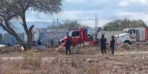 Operativo en Tehuacán asegura taller con vehículos robados y centro de clonación de camiones