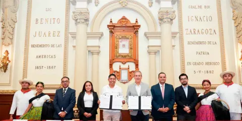 Firma Pepe Chedraui hermanamiento entre Puebla capital y Huatulco