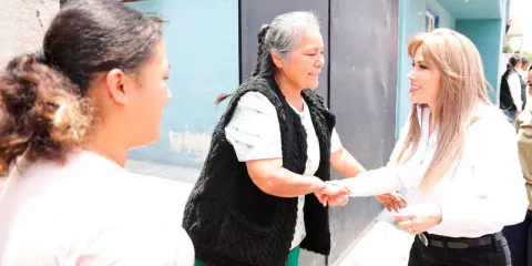 Encabeza Ceci Arellano jornada del SEDIF en beneficio de familias de Santo Tomás Hueyotlipan