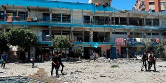 Decenas de muertos en un ataque aéreo de Israel a una escuela de la ONU en Gaza