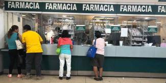 Detienen a trabajadores del IMSS por presunto fraude millonario en farmacia de Culiacán