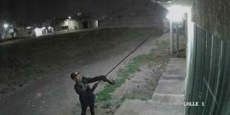 Pobladores de Texmelucan acechan a ladrón de videocámaras