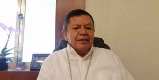 Asaltan a obispo de Tehuacán; lo ataron de pies y manos para robarle su camioneta