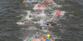 París 2024: Hasta 10 veces vomitó un atleta tras nadar en el Río Senada