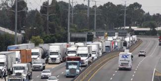 Conductores son asaltados por bloqueo de la autopista y carretera federal México-Puebla