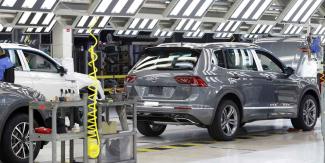 Fin de la Tiguan metió en problemas a trabajadores de 25 proveedoras