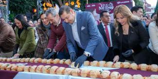 Armenta y Chedraui parten y comparten Rosca Monumental en el zócalo de Puebla