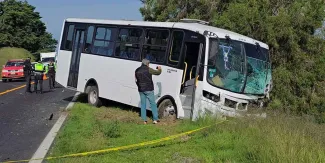 Fatal accidente en Cuapiaxtla deja cuatro integrantes de una familia sin vida tras choque con autobús