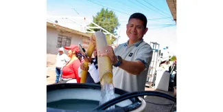 Gobierno de Puebla supervisa entrega gratuita de agua en Barranca Honda para beneficiar a 36 mil familias