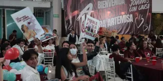 Jóvenes del Bienestar terminaron borrachos durante reunión de apoyo en el Salón Country