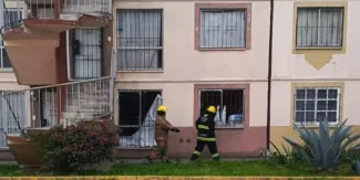 Explosión en Casas Geo de Atlixco rompe ventanas y moviliza a Bomberos y Protección Civil