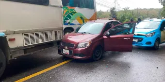 Aparatoso accidente en la Pachuca-Tuxpan; deja daños materiales y cierre temporal