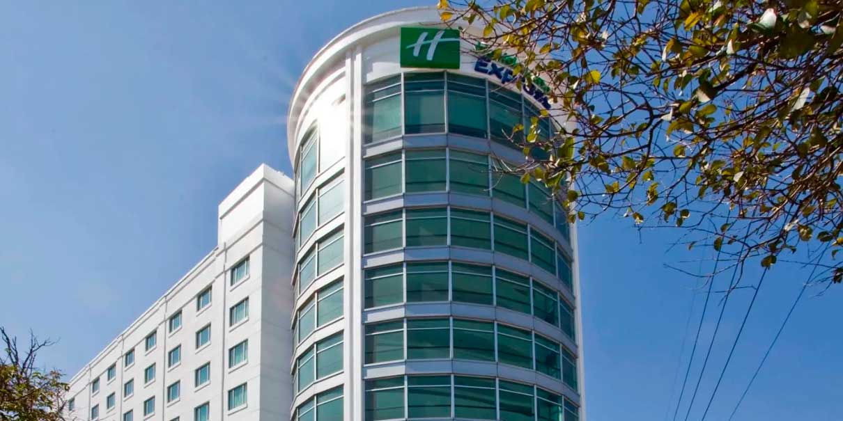 Hallan a madre e hijo muertos en habitación del Hotel Holiday de la capital