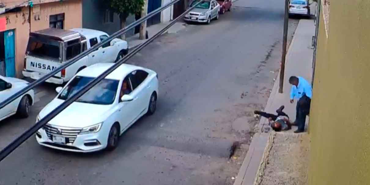 Chófer patea en el rostro a transeúnte y lo deja inconsciente en el suelo