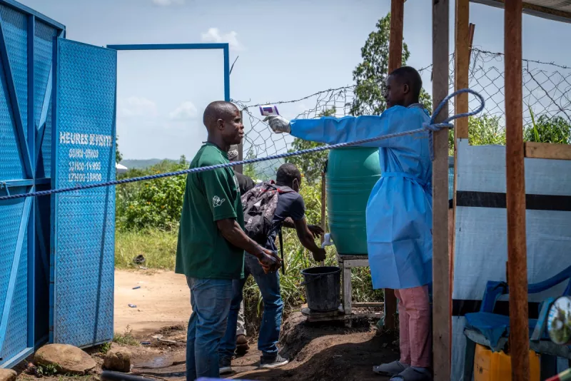 Se recuperan los primeros pacientes tras padecer ébola: OMS