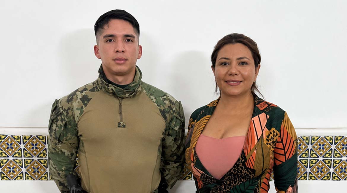 Mientras la quieren quitar del cargo, la alcaldesa de Acatlán se casó con ex mando de seguridad