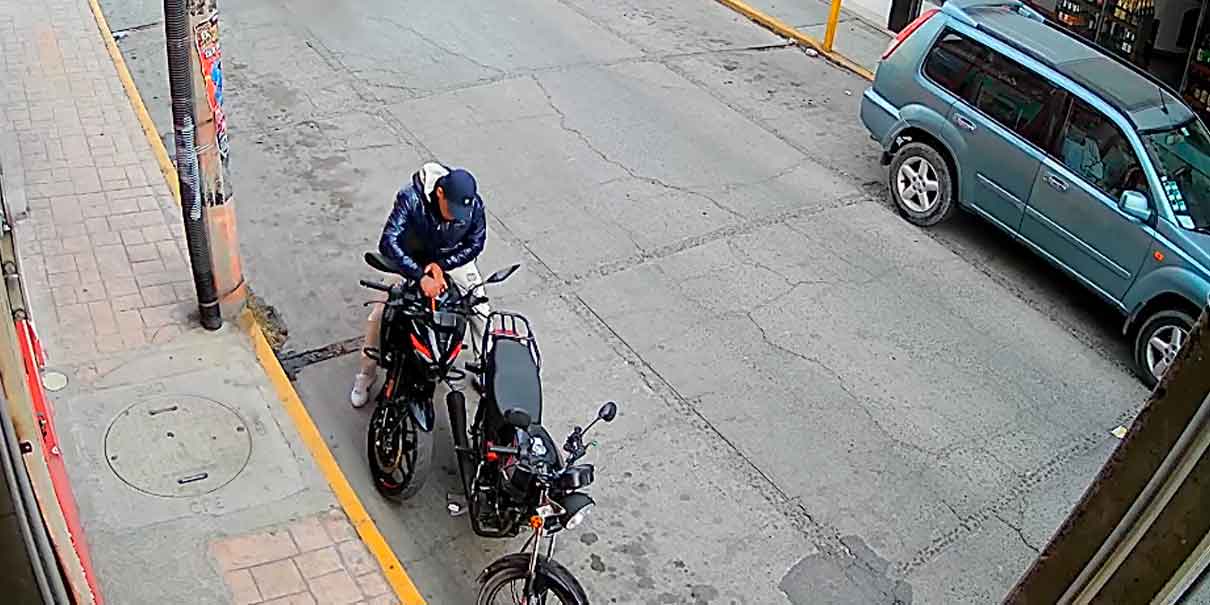 RATAS se roban en segundos las motos en Texmelucan