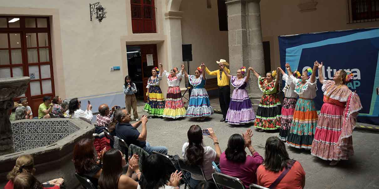 BUAP celebra a personas mayores con música, danza y arte en Puebla