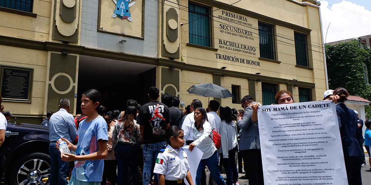 Protestan en Puebla contra el cierre de la Academia Militarizada Ignacio Zaragoza