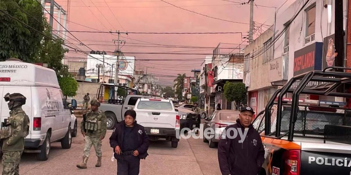 Ejecutan a hombre dentro de su auto en Texmelucan
