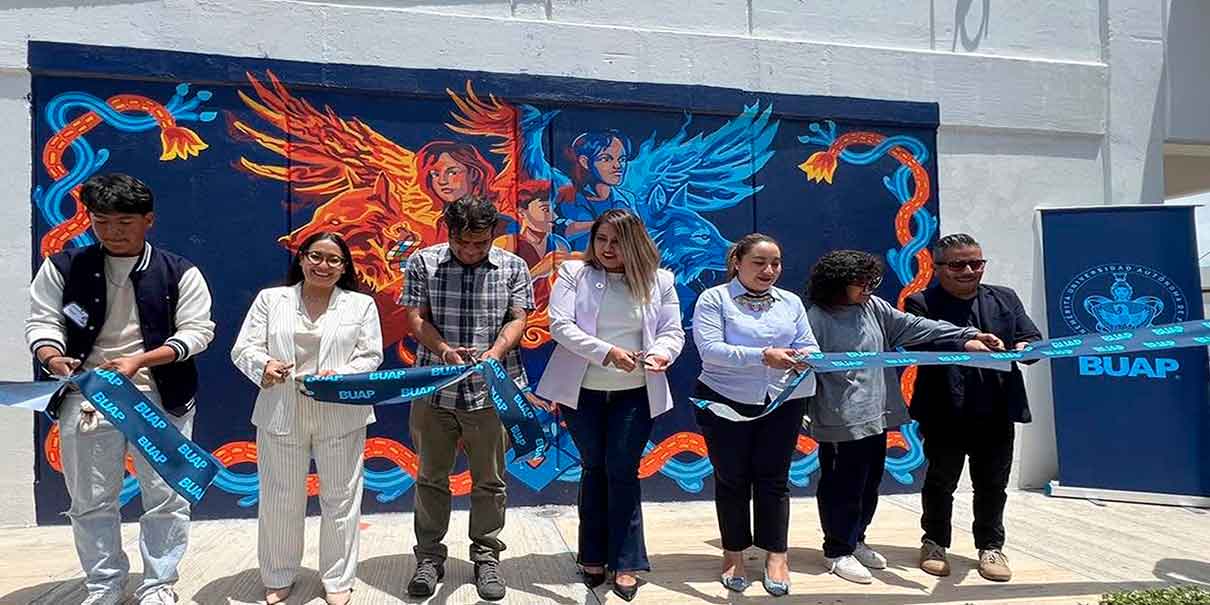 Estudiantes BUAP convierten su preparatoria de Tepeaca en un lienzo de identidad