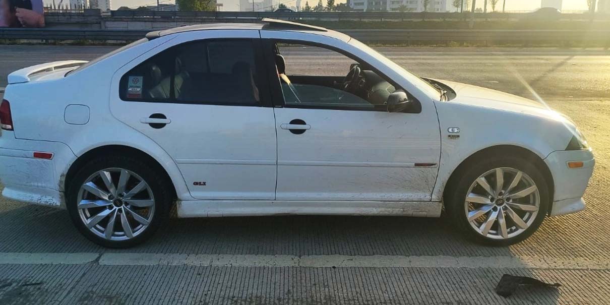 Recuperan auto con reporte de robo tras persecución en Cuautlancingo